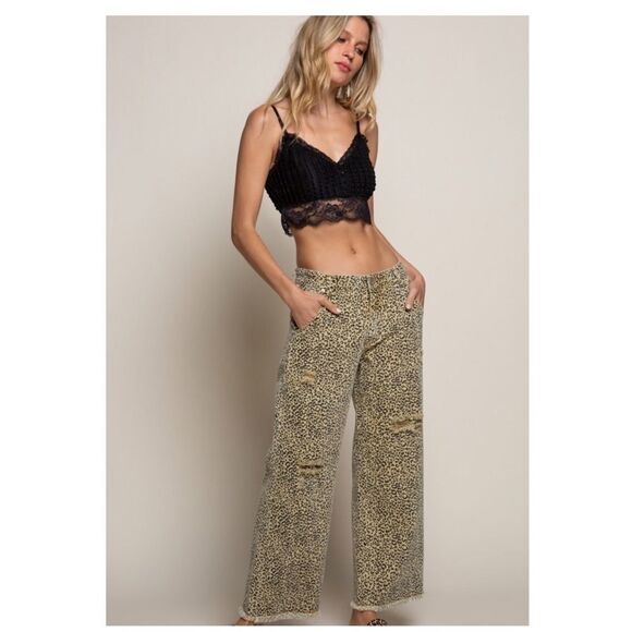 BLACK bralette with Lace Detailing - Picture 5 of 15